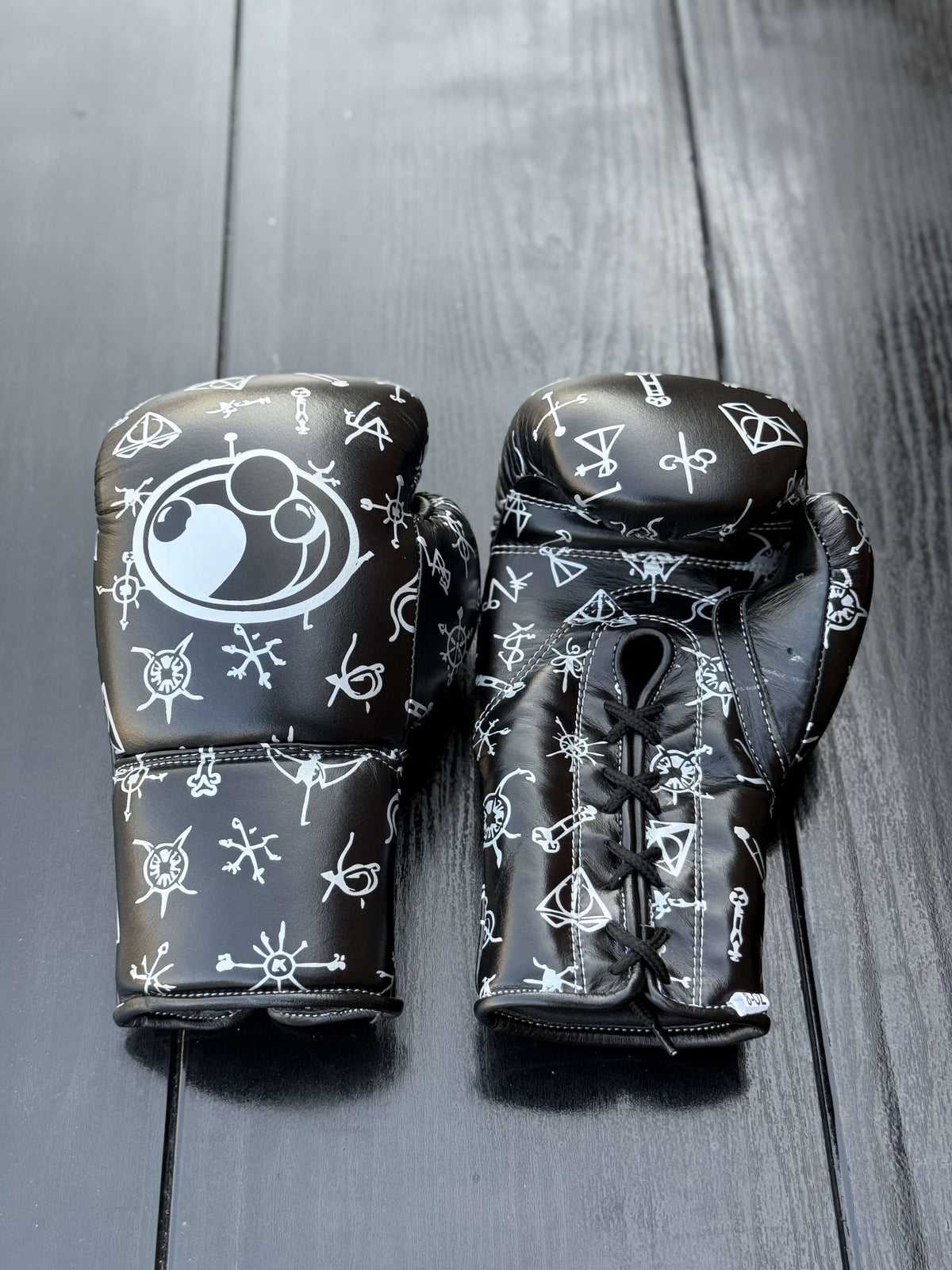 Grant Boxing Gloves Black/White Leather Training Gloves Front View