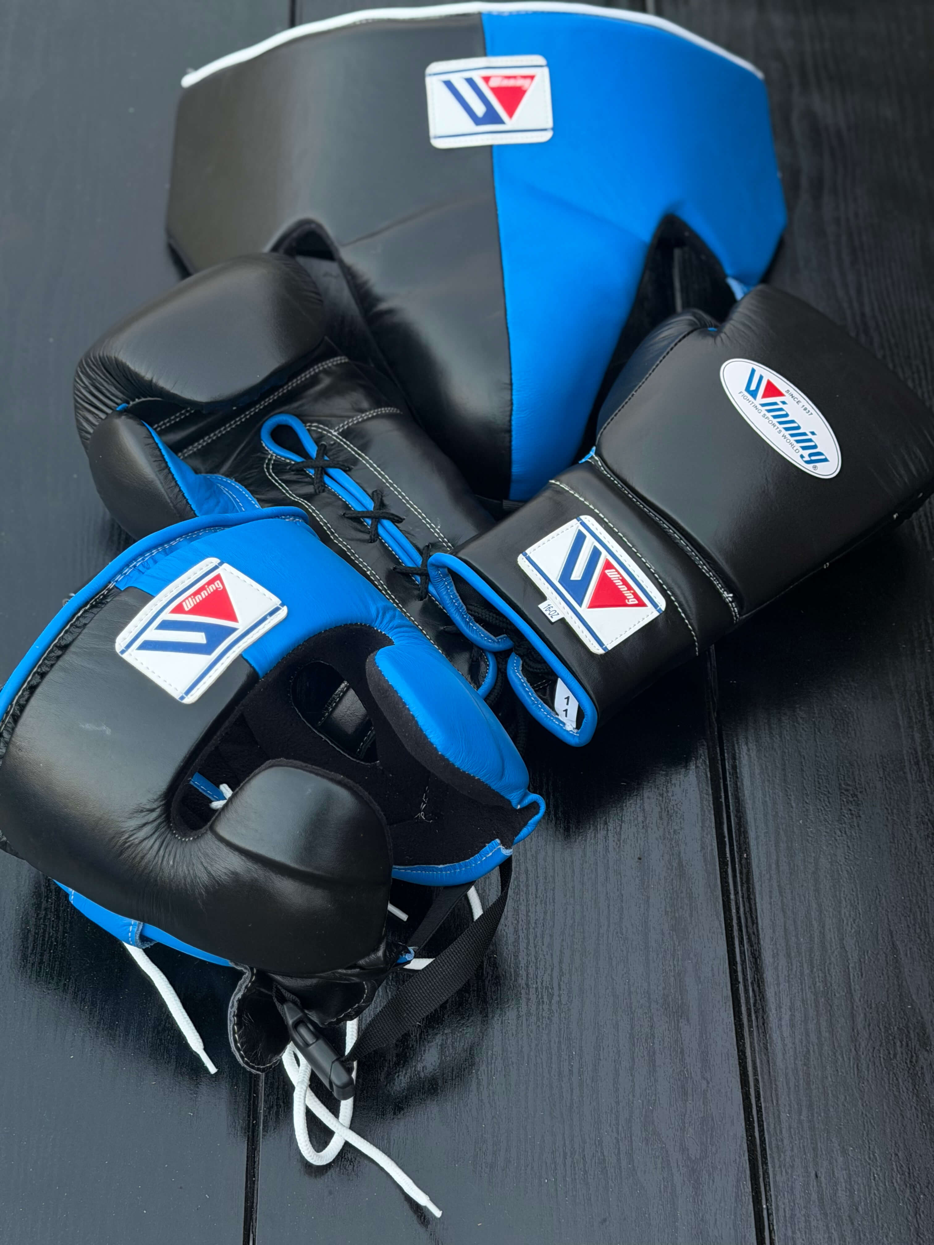 Winning Boxing Sets Blue/Black Leather Gloves and Mitts for Sparring